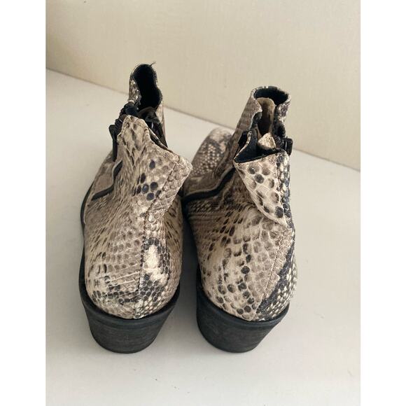 Free People Ankle Boots Snakeskin Side Zip Bock Heel Pointy Toe  Size 7.5 - Picture 4 of 6